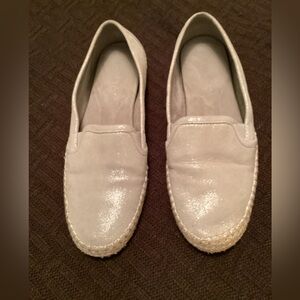 Aerosoles Let’s Drive Women’s Slip-On Espadrille Flats, Shimmery Gray 9.5